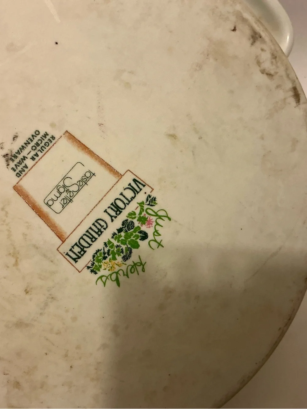 Herb-Themed Ceramic Covered Casserole Dish - White with Green Herb Motif